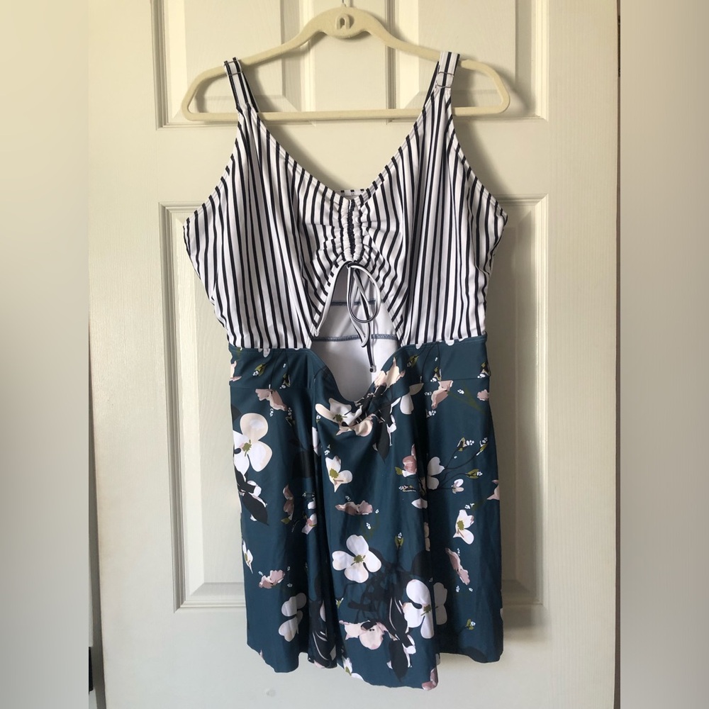 Striped & Floral Cutout One-Piece Swimsuit in Navy/White